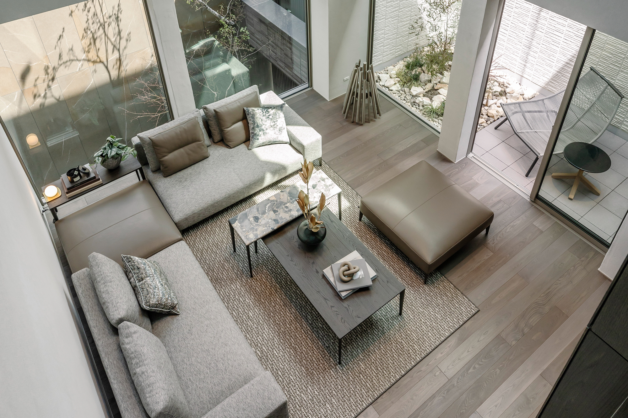 ◇arflex◇キャビネット◇ 照明付き◇ガラス扉◇大阪兵庫京都奈良滋賀和歌山◇ ◇arflex◇キャビネット◇ 照明付き◇ガラス扉◇大阪兵庫京都奈良滋賀