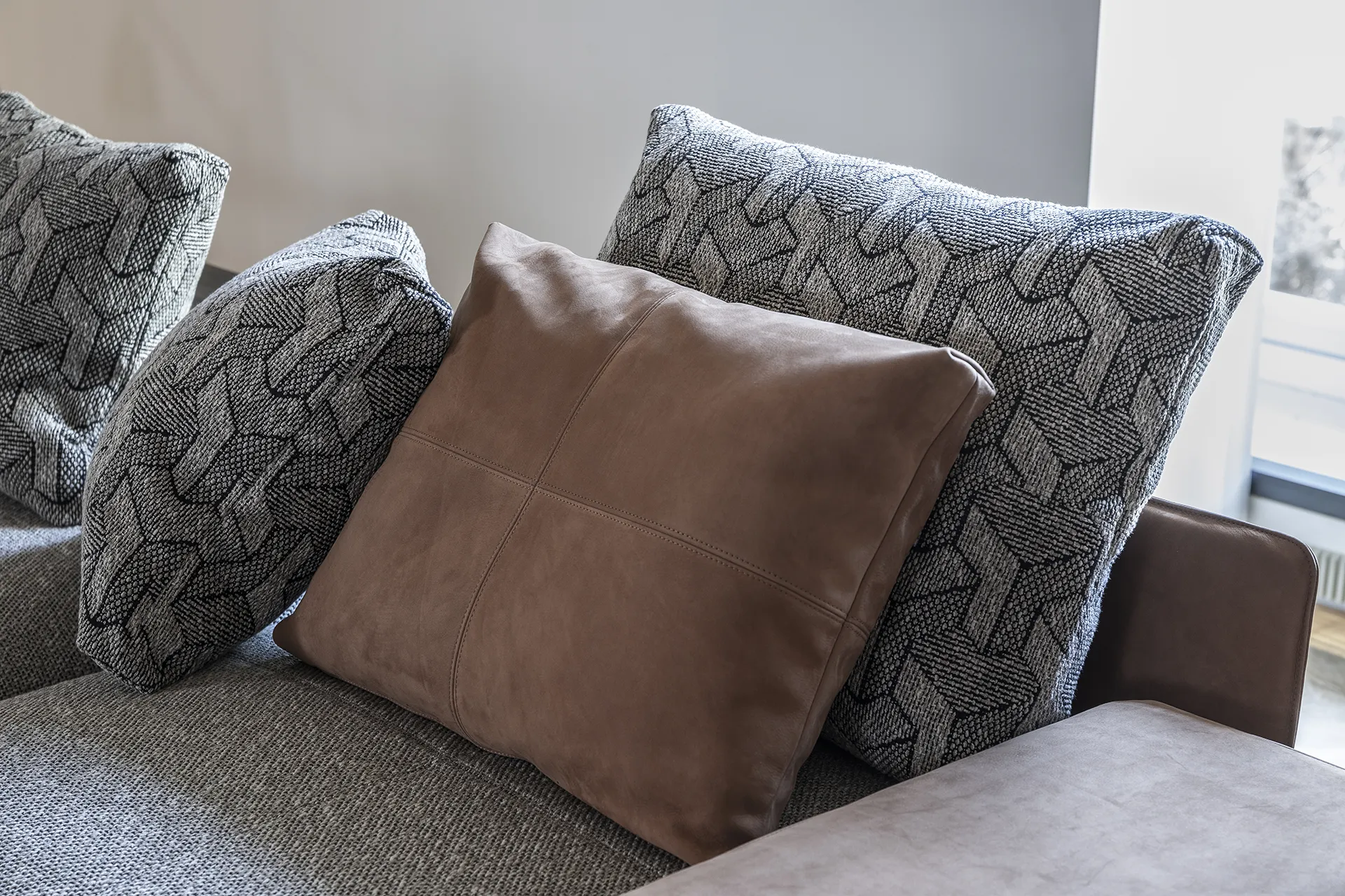 arflex BRERA ENO クッションカバー 2枚セット　ブレラ　グレー BRERA | PRODUCTS | arflex（アルフレックス ジャパン）